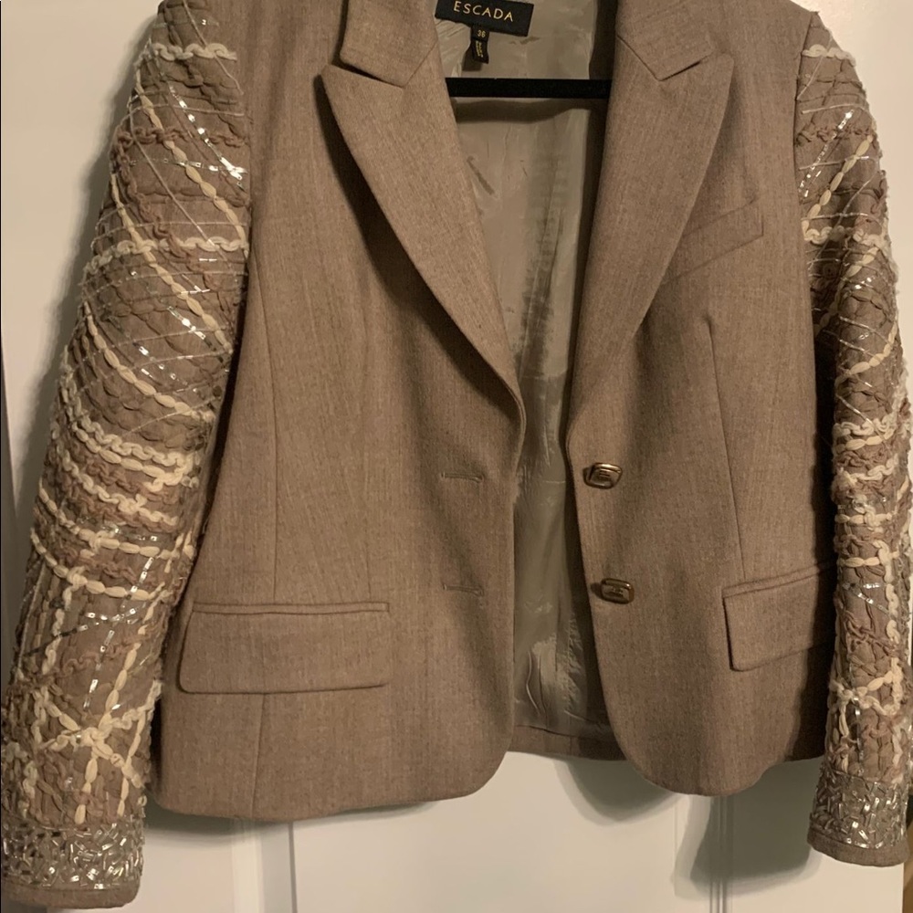 Escada beige wool sport jacket with sleeve detail - Picture 4 of 10